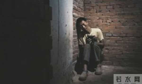 农村光棍太难了,很多村子都有光棍,开10万的车都找不到老婆