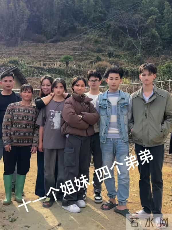 广西梁二哥娶小30岁妻育15孩,80岁还亲自建几百平新房,全家上阵