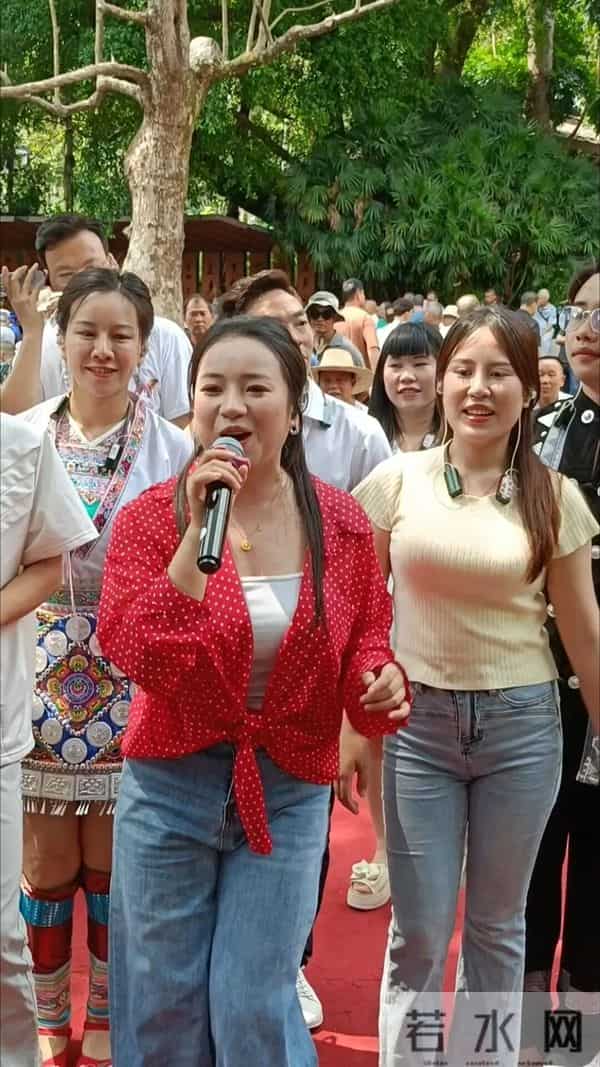 5年，从0到173万粉，她如何让山歌在直播间里焕发新生？