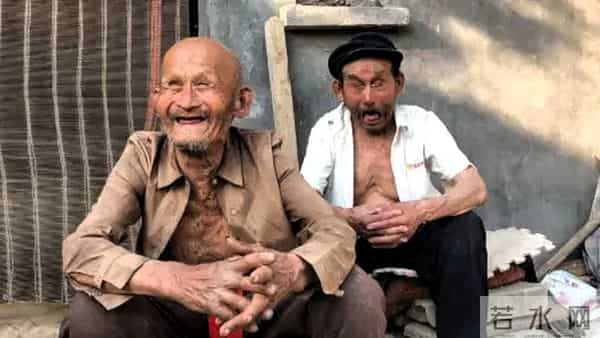 农村光棍太难了,很多村子都有光棍,开10万的车都找不到老婆