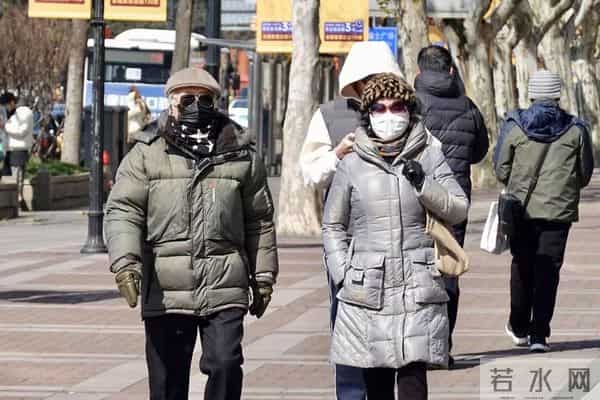 “白天冬至，单衣过冬；晚上冬至，冻死老牛”，今年冬至在几点
