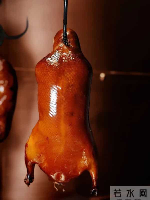 真相来了，一只活鸭上百块，一只烤鸭只要25元，你还敢吃吗？