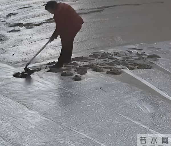 老太破坏水泥路后续:原因曝光,老太很委屈,村干部曝更多隐情