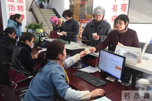 从10元涨到400元！农民宁肯“裸奔”也不缴新农合，真相太扎心