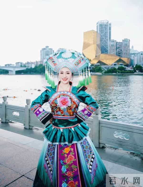 5年，从0到173万粉，她如何让山歌在直播间里焕发新生？