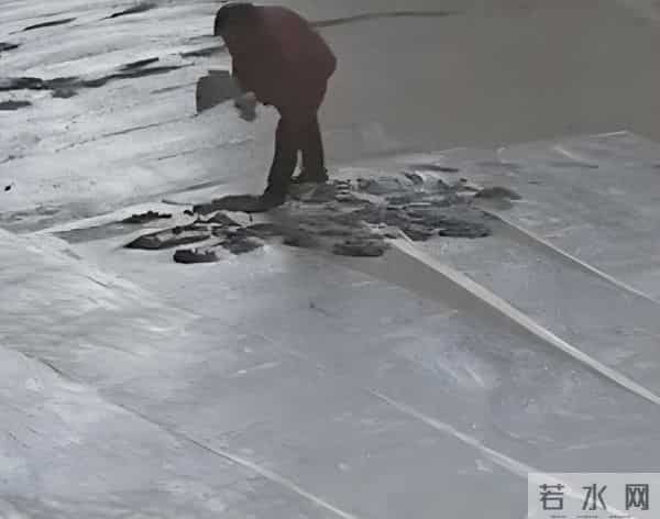 老太破坏水泥路后续:原因曝光,老太很委屈,村干部曝更多隐情