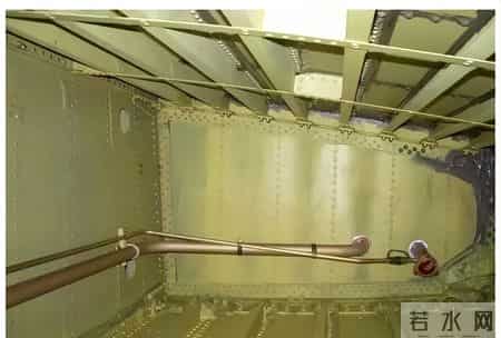 为什么飞机宁愿使用上百万颗铆钉，也不用焊接？