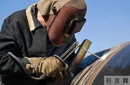 为什么飞机宁愿使用上百万颗铆钉，也不用焊接？