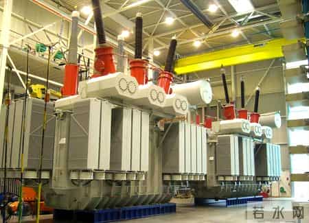 马斯克预言成真！全球争抢的不是芯片，而是中国20万一台的变压器