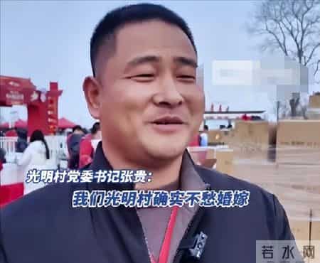 刘强东这次送年货没发钱，71岁大爷被问是否失望，老人回答太戳心