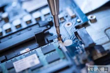 国产芯片迎来双突破，两大巨头联手打破垄断，卡脖子时代即将翻篇