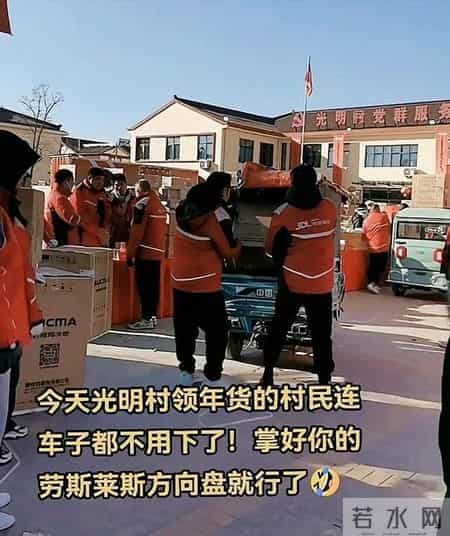 刘强东这次送年货没发钱，71岁大爷被问是否失望，老人回答太戳心