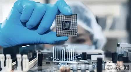 国产芯片迎来双突破，两大巨头联手打破垄断，卡脖子时代即将翻篇