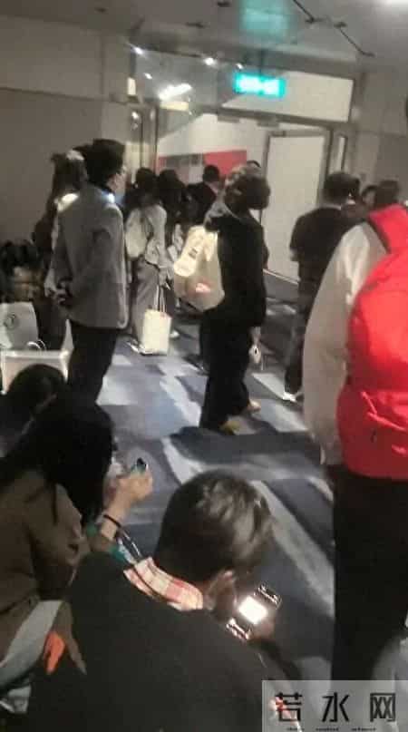 香港飞常州航班一女乘客称“飞机要爆炸，要求下机”，进入跑道的飞机折返排查3小时 有乘客选择不飞 航司回应