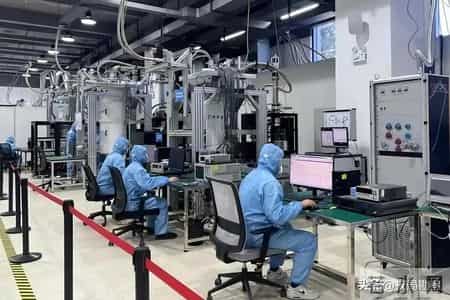 国产芯片迎来双突破，两大巨头联手打破垄断，卡脖子时代即将翻篇