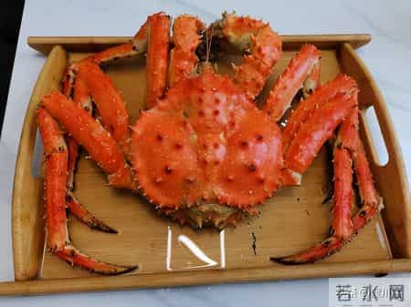 帝王蟹在国外泛滥成灾，中国人买一只却要花上千，背后原因太现实