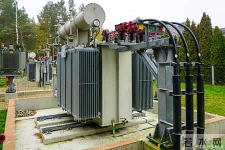马斯克预言成真！全球争抢的不是芯片，而是中国20万一台的变压器