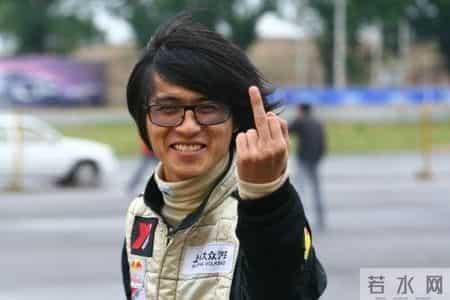 韩寒的青春：在聊天室里穿黑色皮衣皮裤，长发披肩的“印度阿三”