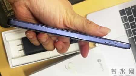 另类MOTO千元机，搭载入门款天玑处理器，支持六开应用畅快玩