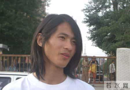 韩寒的青春：在聊天室里穿黑色皮衣皮裤，长发披肩的“印度阿三”