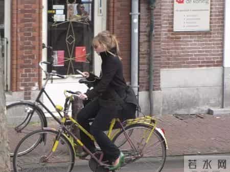 Oct 19 双语新闻精选：秋天到日本去赏樱？！你真的没听错……